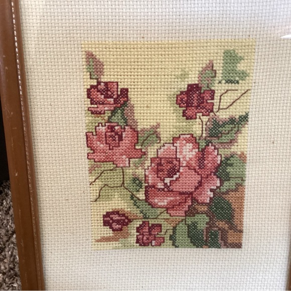 Vintage Framed Cross-stitch Embroidery Roses - Picture 4 of 5
